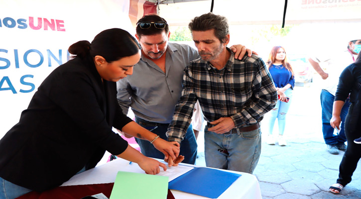 Entrega SEDIF pensiones humanitarias en los 5 municipios de BCS