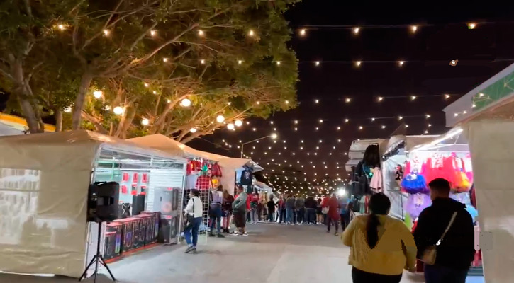 Inicia edición 34 del tianguis navideño en La Paz con la acostumbrada polémica Inicia edición 34 del tianguis navideño en La Paz con la acostumbrada polémica