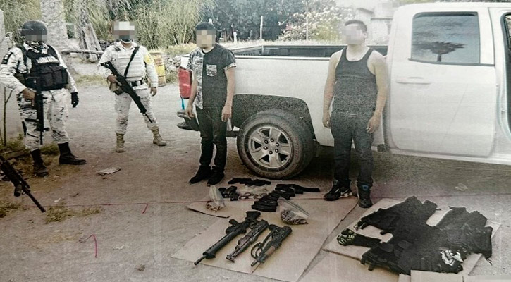Sentenciado a 6 años de prisión por posesión de armas, cargadores, cartuchos, candados de manos y chalecos tácticos en San Ignacio