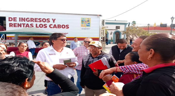 Plantean familias de la colonia Vista Hermosa requerimiento de apoyo al Alcalde de Los Cabos Plantean familias de la colonia Vista Hermosa requerimiento de apoyo al Alcalde de Los Cabos