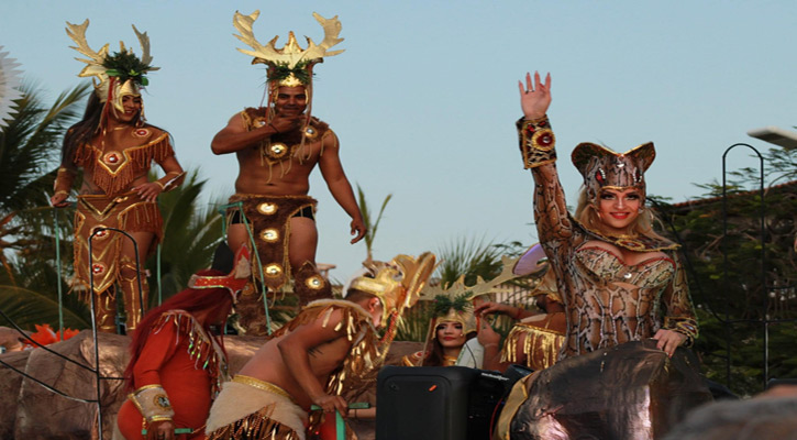 Academias de baile, cantantes, teatro, payasos y circo es la cartelera del escenario familiar en el Carnaval La Paz 2024