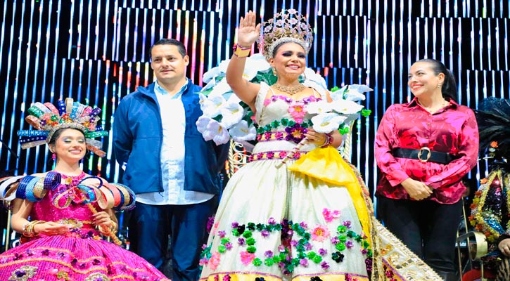 Coronaron a Alexa I como Reina de la Poesía del Carnaval La Paz 2024 Coronaron a Alexa I como Reina de la Poesía del Carnaval La Paz 2024