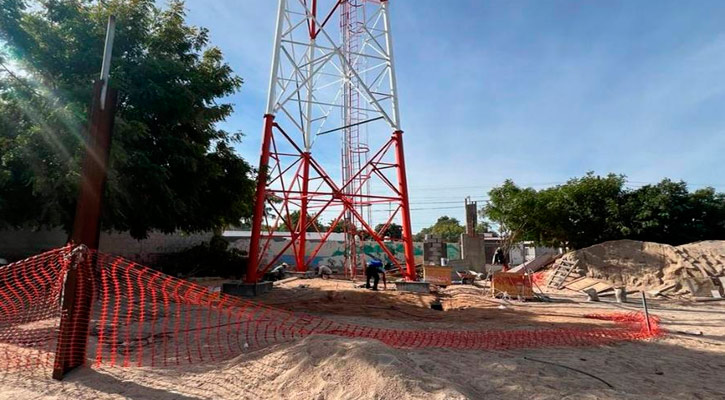 Confirmó CFE que retirará antena de escuela en La Paz, pero no precisó fecha Confirmó CFE que retirará antena de escuela en La Paz, pero no precisó fecha