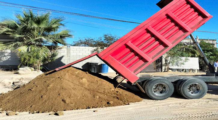 Efectúan labores de limpieza y rehabilitación de calles en la colonia Vista Hermosa de SJC