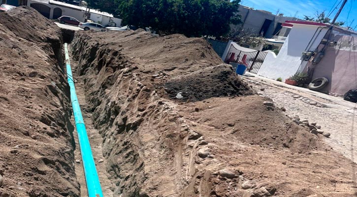 Sustituyen tubería y descargas a la línea de drenaje en la colonia Brisas del Pacífico en CSL