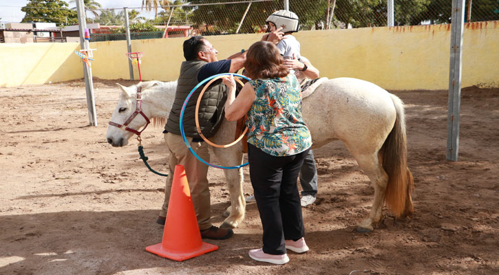 Atenderá el CAM 9 con equinoterapia a niños con discapacidades diversas