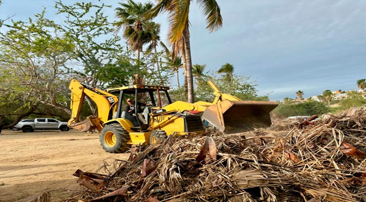 Retiran maleza y hierba seca con maquinaria y personal del Estero SJC Retiran maleza y hierba seca con maquinaria y personal del Estero SJC