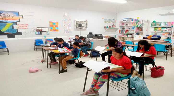 Distribuyen libros de texto en lenguas originarias a escuelas para migrantes en BCS Distribuyen libros de texto en lenguas originarias a escuelas para migrantes en BCS