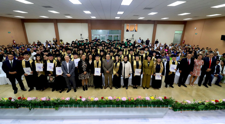 Egresan 366 estudiantes de la UABCS Campus La Paz