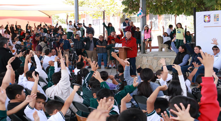 Encabezó el Gobernador el programa de Mejoramiento de la Imagen de las Escuelas Públicas en BCS