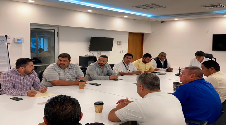 Buscan soluciones al conflicto entre taxistas y transportadoras turísticas en Los Cabos