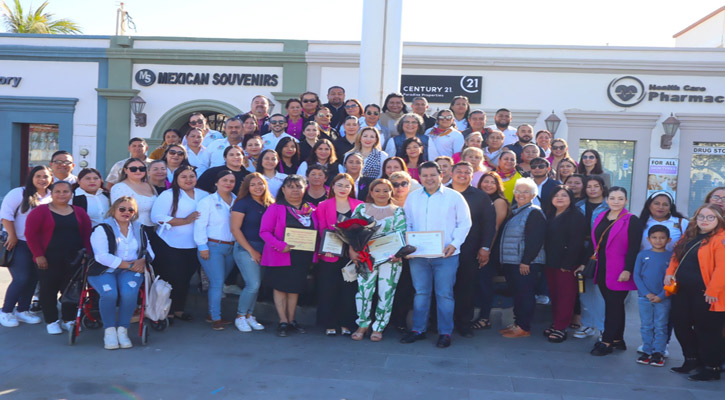 Reconocen labor de Sandra Manzo por sus 31 años de labor en la Unidad Básica de Rehabilitación de Los Cabos