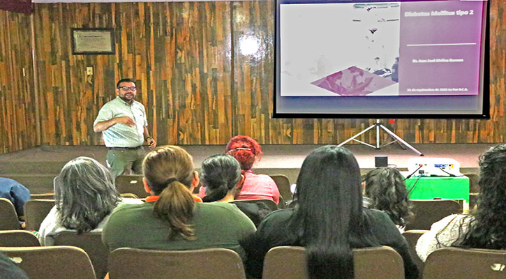 Imparten curso para cuidadores de adultos mayores en La Paz