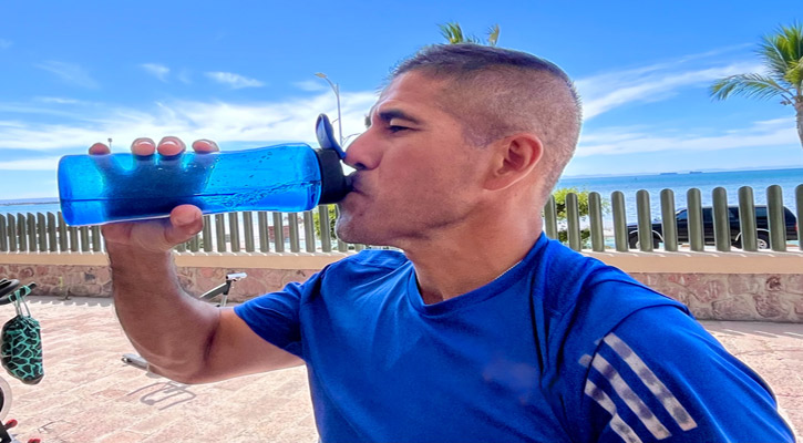 Recomienda el IMSS hidratarse para evitar golpes de calor