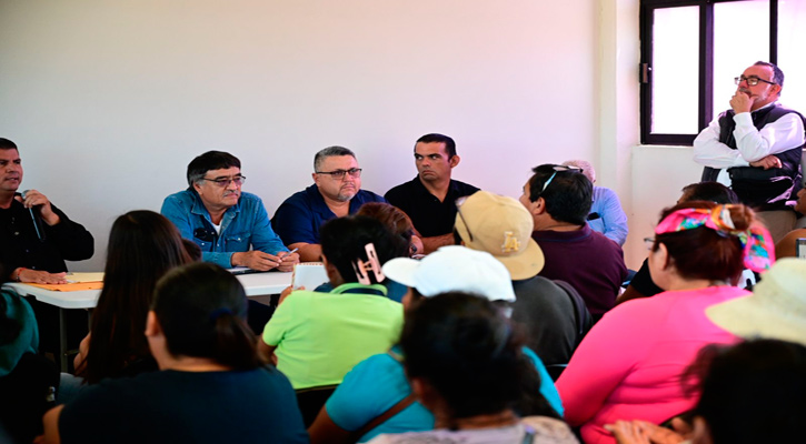 Analizan autoridades de Los Cabos e integrantes de Antorcha Campesina alternativas para atender necesidades de tierra Analizan autoridades de Los Cabos e integrantes de Antorcha Campesina alternativas para atender necesidades de tierra