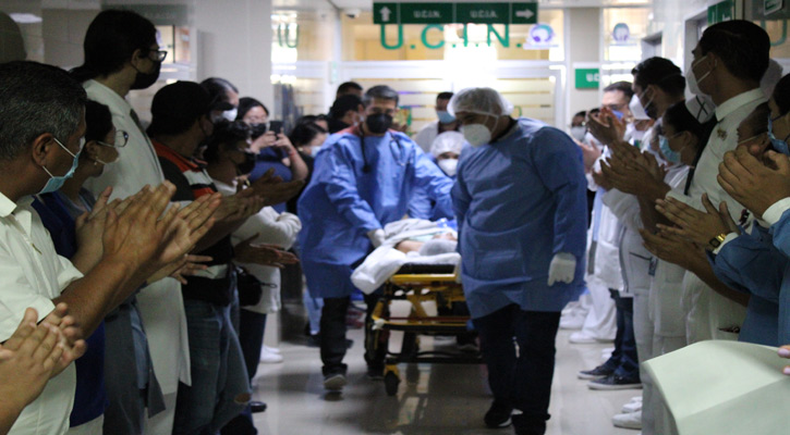 Despiden entre aplausos a donadora de órganos en hospital del IMSS en La Paz