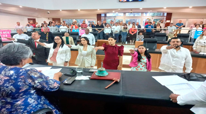 Rindieron protesta legisladores suplentes en el Congreso de BCS Rindieron protesta legisladores suplentes en el Congreso de BCS