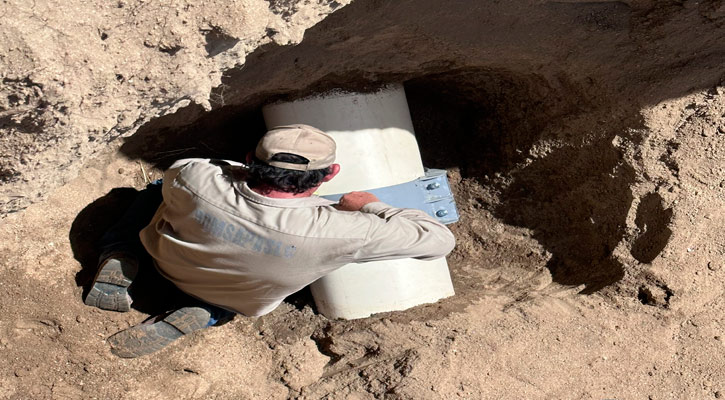 Instalan troncal de medición de 2 nuevas líneas que dotará de agua a 2 desarrollos en El Tezal en CSL