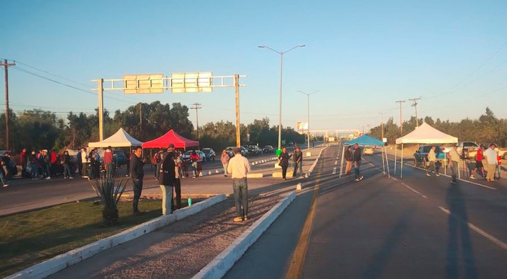 Nuevo bloqueo carretero en Cola de la Ballena; hay paso y se abrió alternativa, pero el tráfico es lento