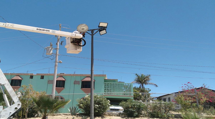 Iluminan Buena Vista para garantizar la seguridad de la población