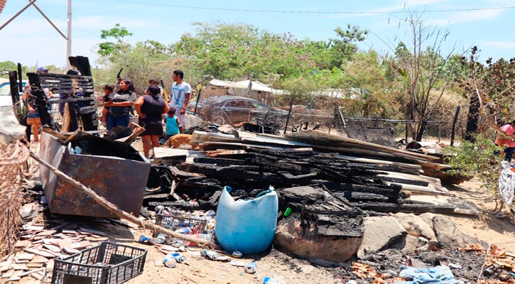 Atienden a 2 familias afectadas por un incendio que consumió sus viviendas en SJC; piden donaciones a la población Atienden a 2 familias afectadas por un incendio que consumió sus viviendas en SJC; piden donaciones a la población