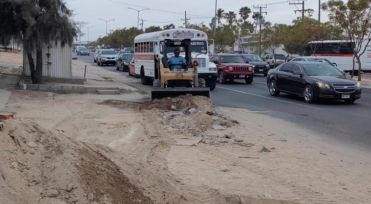 Retiran escombro y desazolvan tramo de parada de camiones en el vado de Santa Rosa en SJC para evitar enfermedades Retiran escombro y desazolvan tramo de parada de camiones en el vado de Santa Rosa en SJC para evitar enfermedades