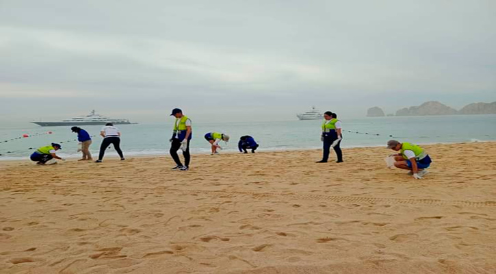 Efectuaron jornada de limpieza en la playa 8 Cascadas en CSL Efectuaron jornada de limpieza en la playa 8 Cascadas en CSL