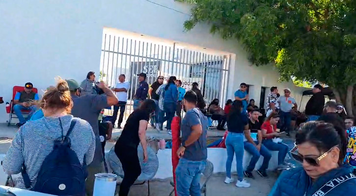 Magisterio bloquea Centro SEP, y trabajadores se suman al movimiento disidente Magisterio bloquea Centro SEP, y trabajadores se suman al movimiento disidente