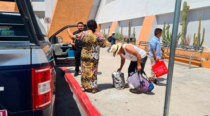 Apoya el gobierno de Los Cabos a 2 adultos y un menor a regresar a su lugar de origen por violencia intrafamiliar