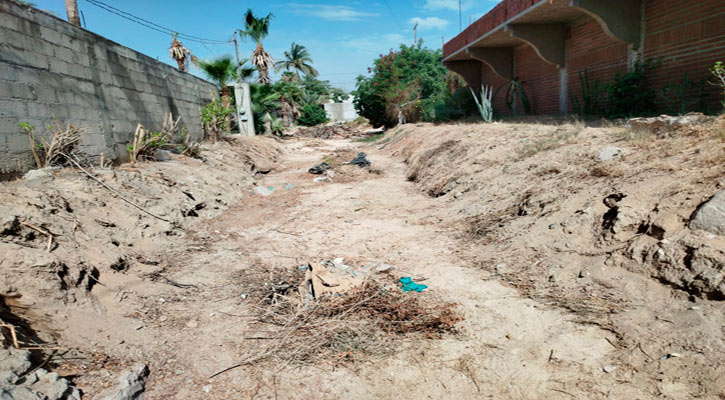 Desazolvan y limpian el canal de Santa Rosa en SJC