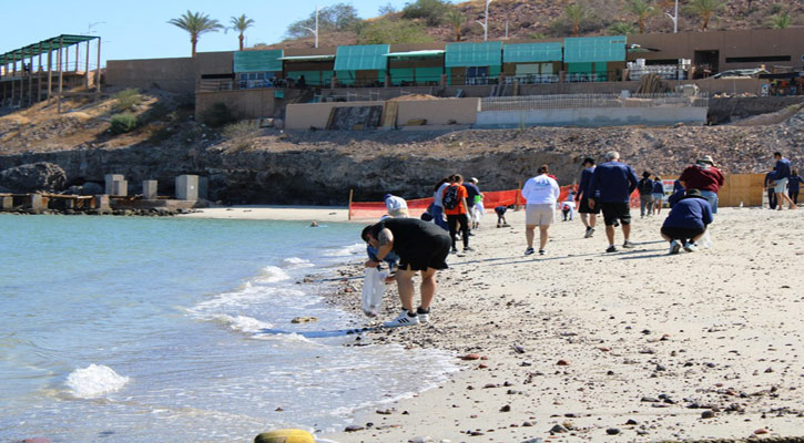 Recolectaron 32 kilos de residuos en lecho marino y en costa de la playa El Coromuel