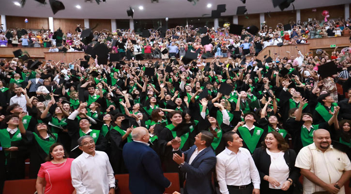 Alienta el Gobernador a egresados del Cobach 11 a poner sus conocimientos al servicio de la sociedad Alienta el Gobernador a egresados del Cobach 11 a poner sus conocimientos al servicio de la sociedad
