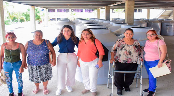 Otorgaron 33 tinacos a familias de Los Cabos