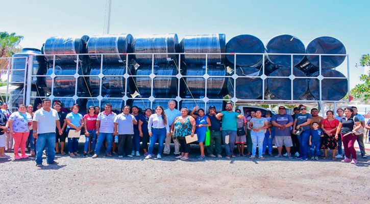 Benefician a 50 familias con un tinaco en CSL