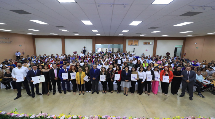 Celebró UABCS la entrega de 283 documentos académicos en tres ceremonias oficiales Celebró UABCS la entrega de 283 documentos académicos en tres ceremonias oficiales