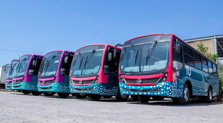 Con siete meses de retraso, llegan primeras unidades del transporte a La Paz Con siete meses de retraso, llegan primeras unidades del transporte a La Paz