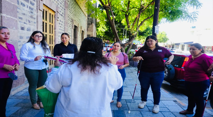 Imparten curso para sensibilizar la atención a la niñez y juventudes con discapacidad en BCS