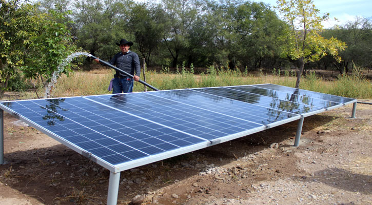 Apoyan con equipos fotovoltaicos a productores de Comondú