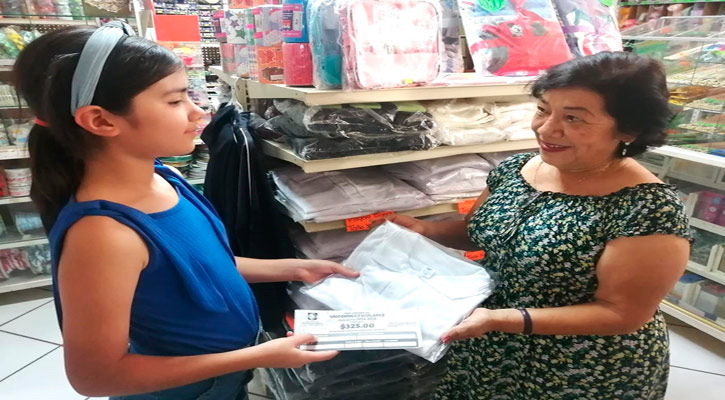 Registra BCS derrama de 70 mdp en vales para uniformes y útiles escolares