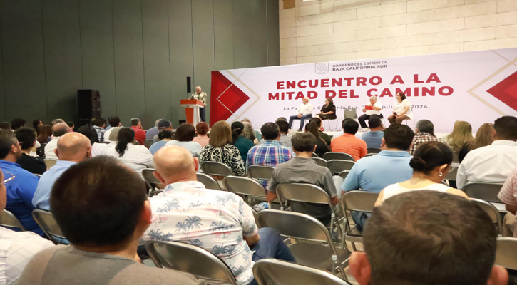 Reflexiona el Gobernador con sus servidores públicos sobre el desempeño obtenidos en los 3 primeros años de gobierno Reflexiona el Gobernador con sus servidores públicos sobre el desempeño obtenidos en los 3 primeros años de gobierno