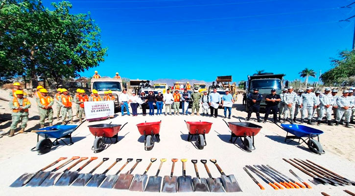 Ejecutan trabajos de limpieza y desazolve de arroyos en Los Cabos Ejecutan trabajos de limpieza y desazolve de arroyos en Los Cabos