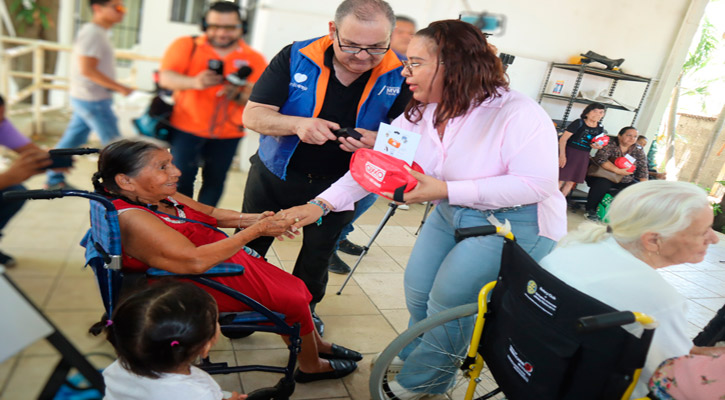 Entregaron 100 aparatos auditivos a igual número de personas en Los Cabos Entregaron 100 aparatos auditivos a igual número de personas en Los Cabos