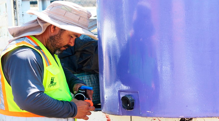 Se han instalado 12 tinacos de la línea púrpura para evitar el consumo de agua potable en el riego de plantas en La Paz Se han instalado 12 tinacos de la línea púrpura para evitar el consumo de agua potable en el riego de plantas en La Paz
