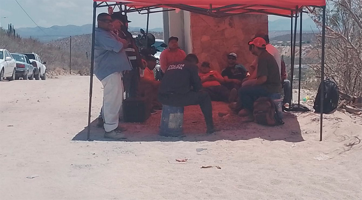 Trabajadores de la potabilizadora en La Paz se quejan de falta de pago de su sueldo Trabajadores de la potabilizadora en La Paz se quejan de falta de pago de su sueldo