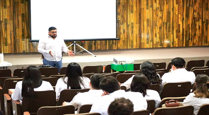 Preparan a 45 pasantes de medicina que realizarán servicio social en Centros de Salud de BCS
