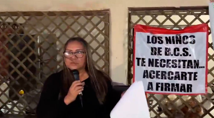 Sin recursos, pero con voluntad, recaban firmas para referéndum contra “Ley Trans Infantil” en BCS