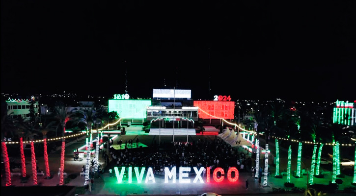 Encendió el Gobernador iluminación alusiva a las festividades de septiembre en BCS Encendió el Gobernador iluminación alusiva a las festividades de septiembre en BCS