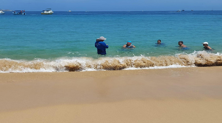 Efectúan muestreos de la calidad del agua en playas de Los Cabos Efectúan muestreos de la calidad del agua en playas de Los Cabos
