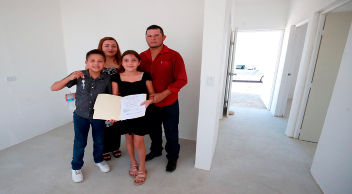 Entregó 20 viviendas el Gobernado a familias de Santa Rosalía y San José de Magdalena Entregó 20 viviendas el Gobernado a familias de Santa Rosalía y San José de Magdalena