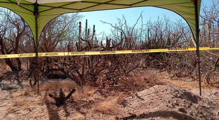 Localizan tres osamentas más en fosa clandestina cerca de carretera a San Juan de la Costa